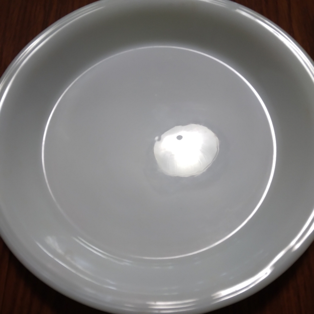 PYREX 909 Lime Green 9 inch pie plate No chips or cracks. - Picture 3 of 5